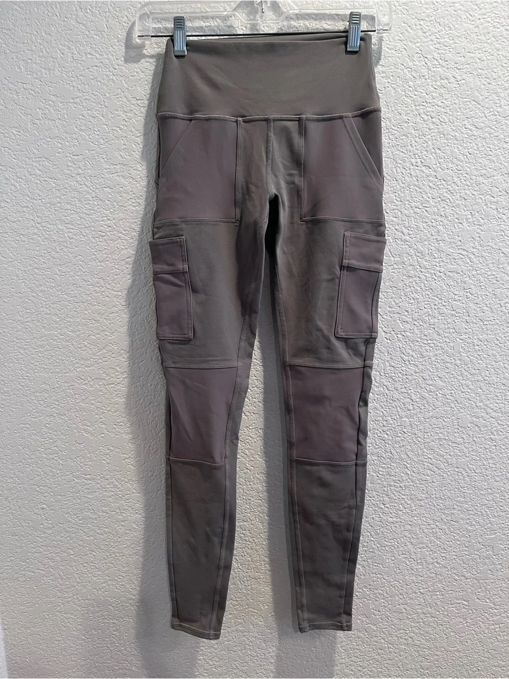 Alo Yoga Size Extra Small High Waisted Cargo Leggings - Olive Branch
